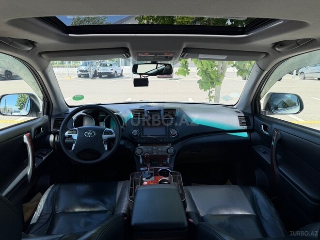 Toyota Highlander-12