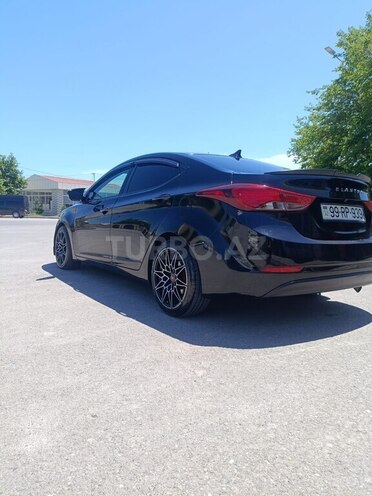 Hyundai Elantra-2