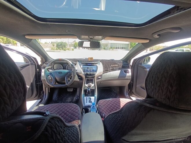 Hyundai Elantra-6