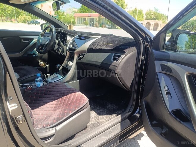 Hyundai Elantra-9