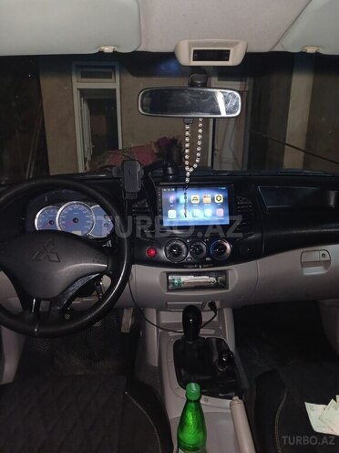 Mitsubishi L200-2