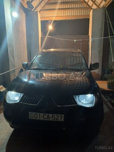 Mitsubishi L200-1