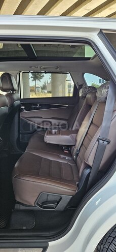 Kia Sorento-12