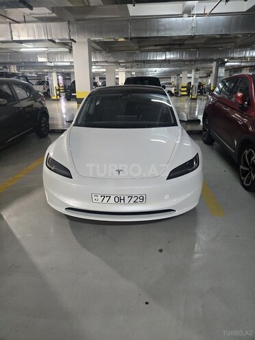 Tesla Model 3-1