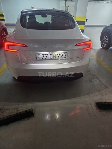 Tesla Model 3-10