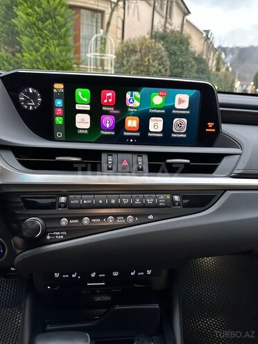 Lexus ES 300h-11