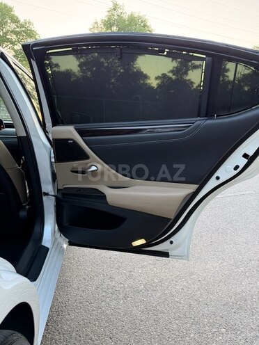 Lexus ES 300h-19
