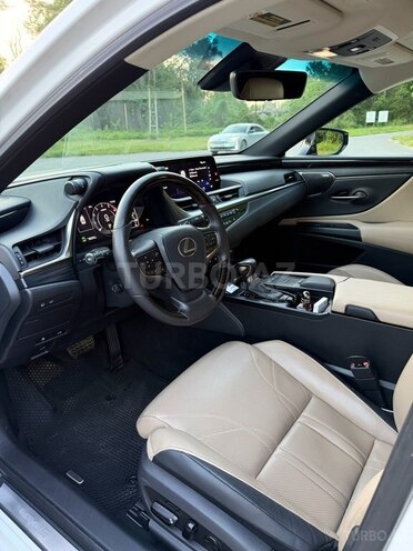 Lexus ES 300h-15