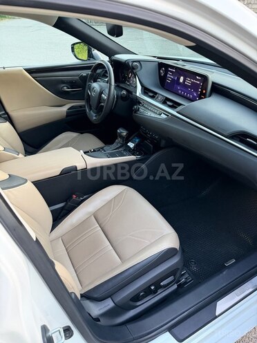 Lexus ES 300h-17
