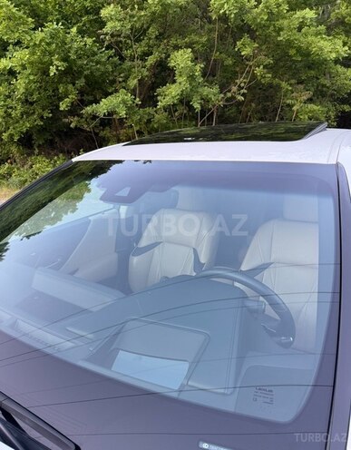Lexus ES 300h-21