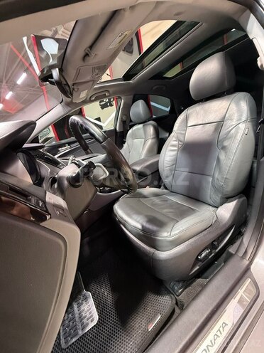 Hyundai Sonata-16