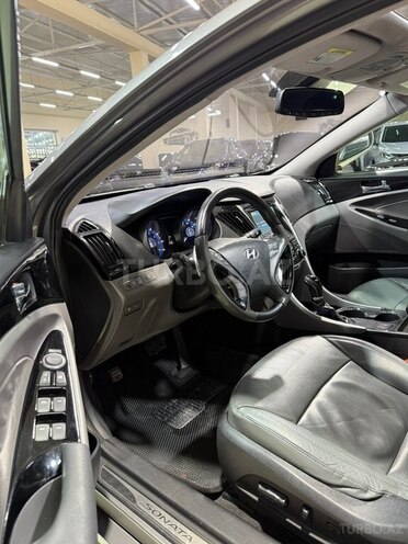 Hyundai Sonata-15