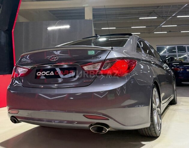 Hyundai Sonata-12