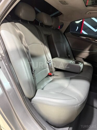 Hyundai Sonata-23