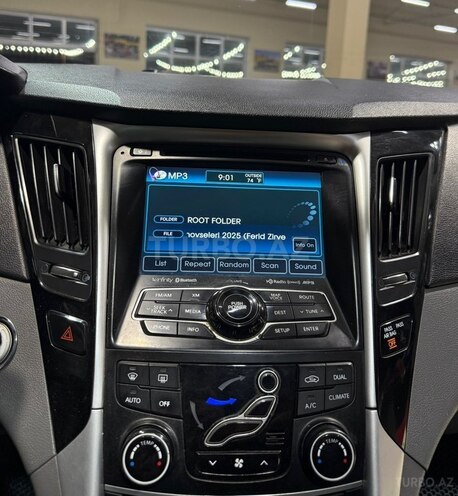 Hyundai Sonata-26