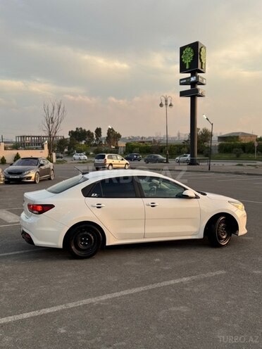 Kia Rio-5