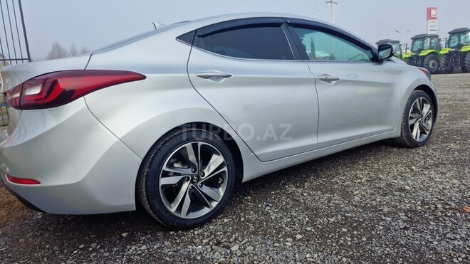 Hyundai Elantra-4