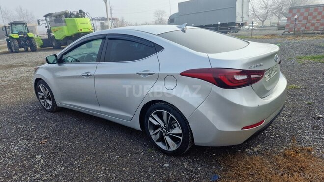 Hyundai Elantra-5