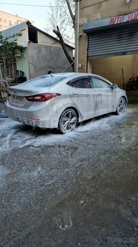 Hyundai Elantra-11
