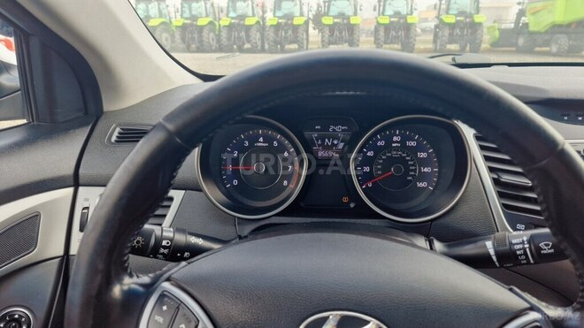 Hyundai Elantra-12