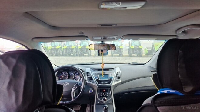 Hyundai Elantra-13