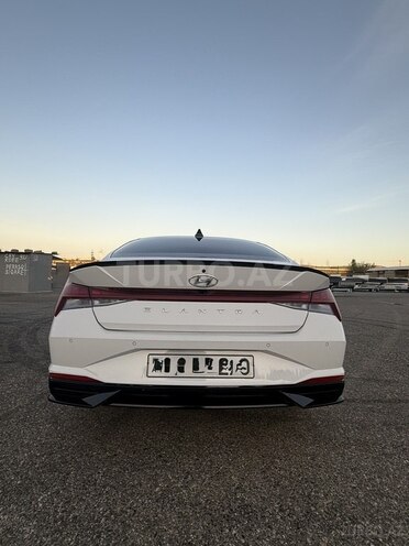 Hyundai Elantra-4