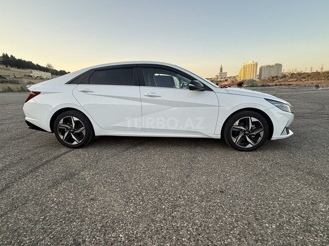 Hyundai Elantra-5