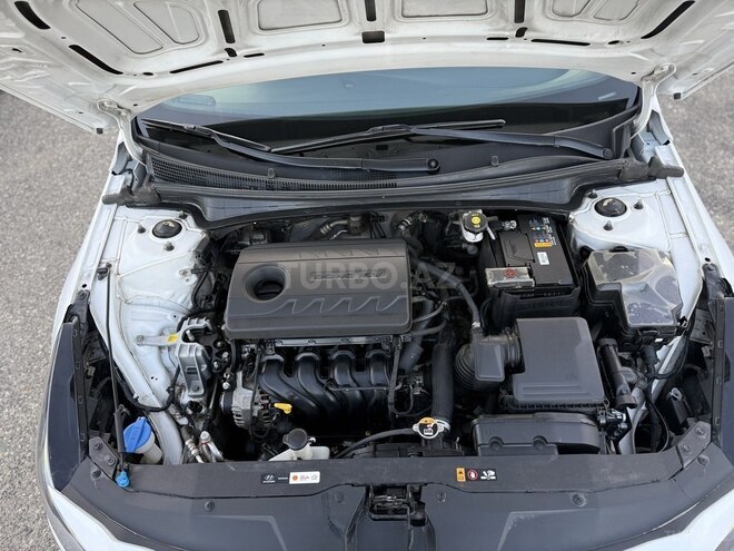 Hyundai Elantra-12
