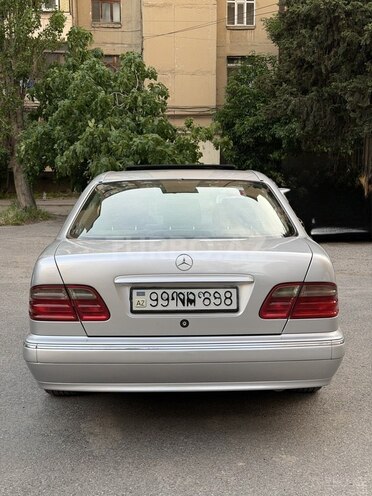 Mercedes E 270-12