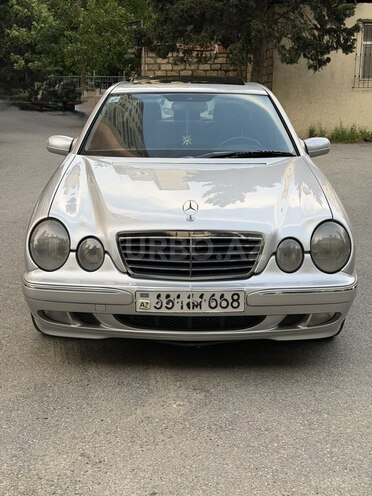 Mercedes E 270-4