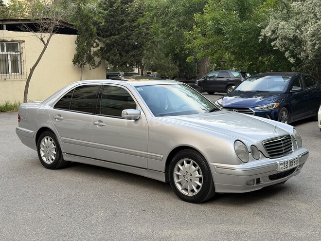 Mercedes E 270-2