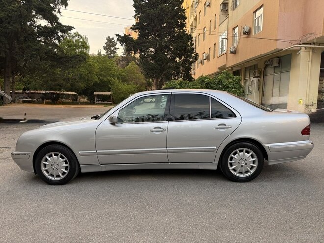 Mercedes E 270-7