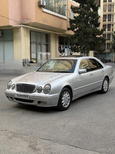 Mercedes E 270-1
