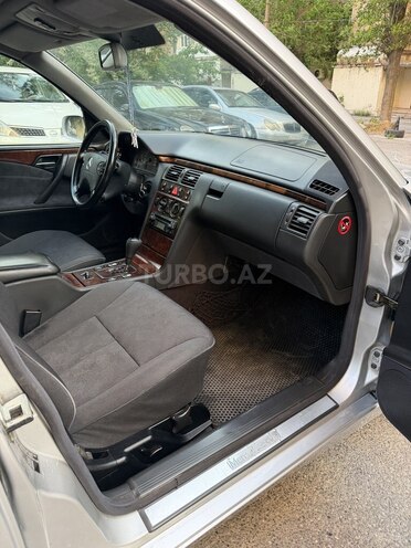 Mercedes E 270-17