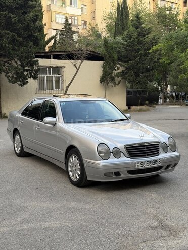 Mercedes E 270-3