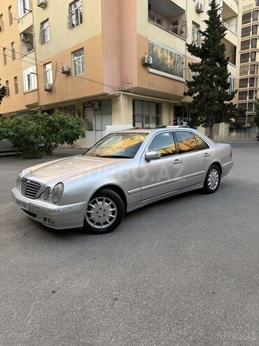 Mercedes E 270-5