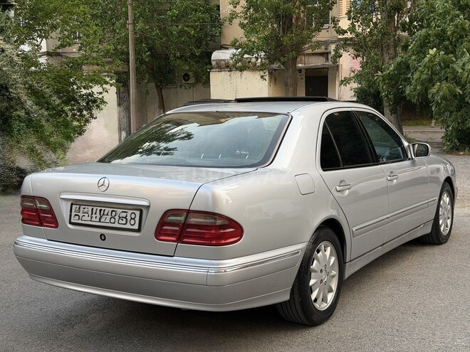 Mercedes E 270-11