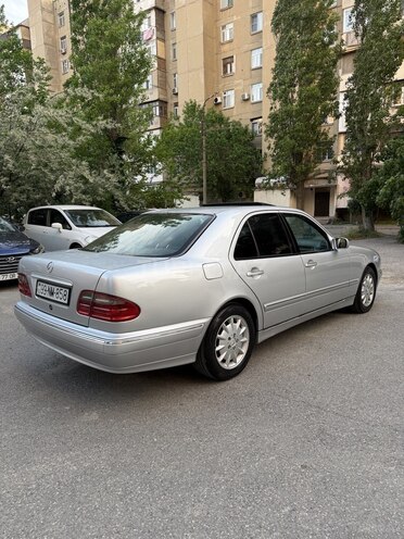 Mercedes E 270-10