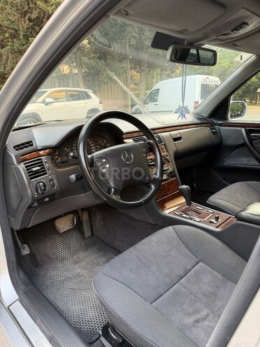 Mercedes E 270-15