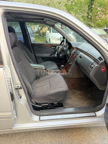 Mercedes E 270-18