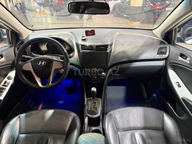 Hyundai Accent-14
