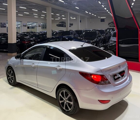 Hyundai Accent-8