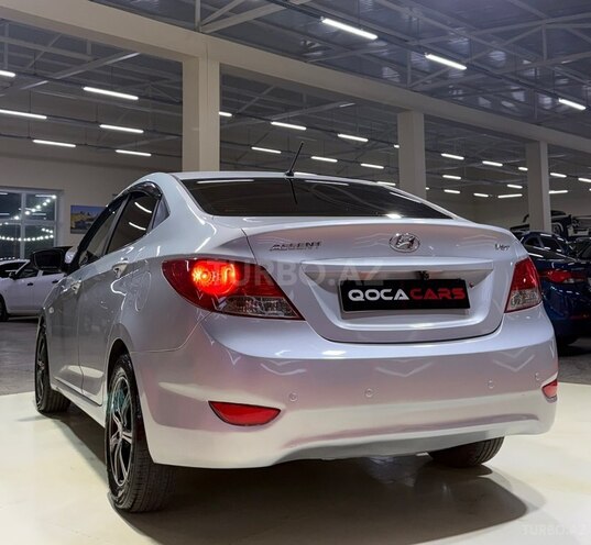 Hyundai Accent-9