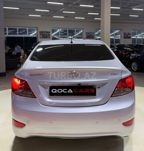 Hyundai Accent-11