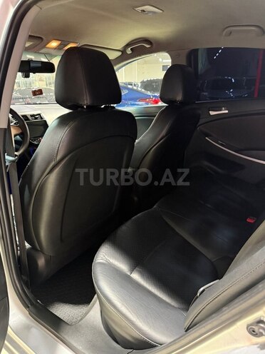 Hyundai Accent-16