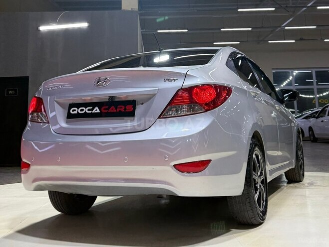 Hyundai Accent-10