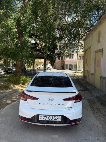 Hyundai Elantra-2