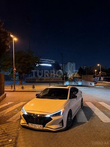 Hyundai Elantra-1
