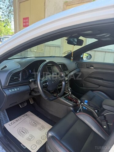 Hyundai Elantra-3