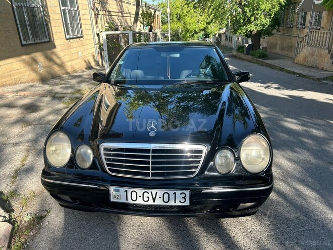 Mercedes E 270-1